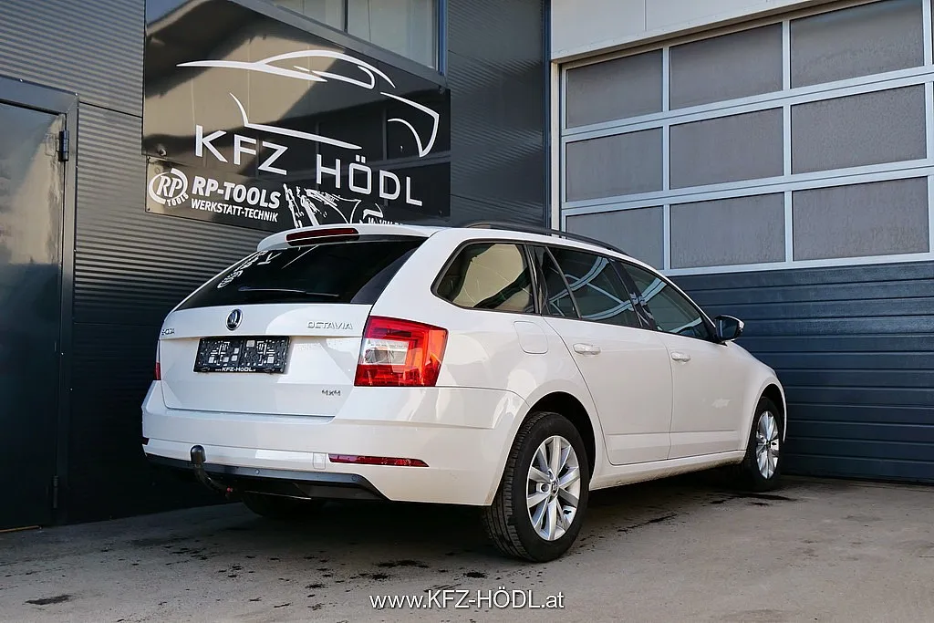 Skoda Octavia Combi 2,0 Ambition TDI 4×4 Image 2